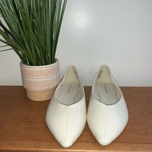 Tahari Women's Cream Loafers NWOT!!